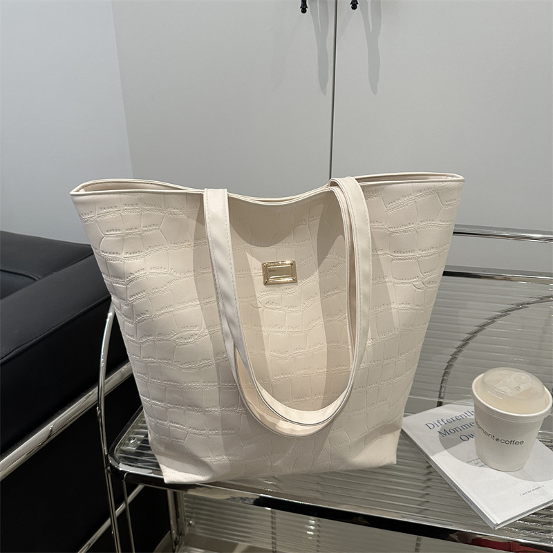 Bolsa retro 2025 nueva primavera y verano marea sensación de amplio sentido bolso de hombro para mujeres de gran capacidad de moda para viajar bolso para mujeres