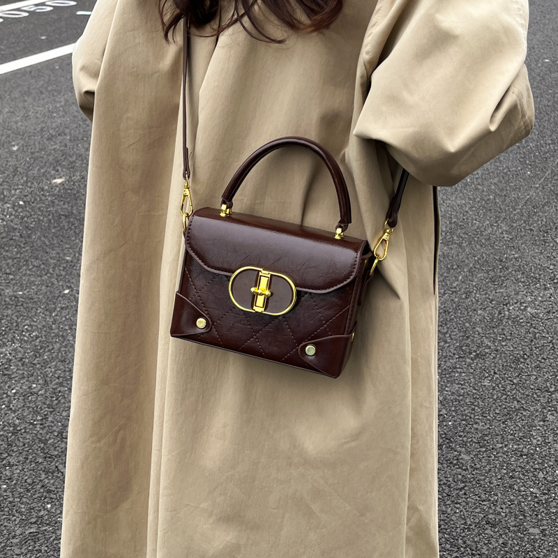 Bolso de mano super caliente para mujeres otoño invierno 2025 nuevo retro versátil bolso de hombro coreano bolso de mochila pequeña