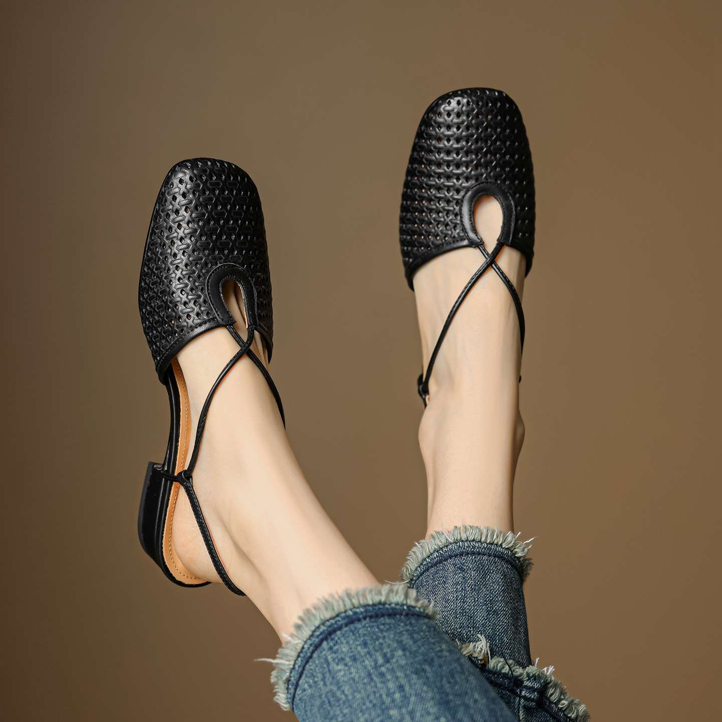 Sandal nữ Mary Jane quai chéo hở gót, gót thô 3 cm, mũi tròn bít — đen