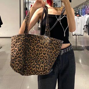 Universal capacious bag for traveling one shoulder