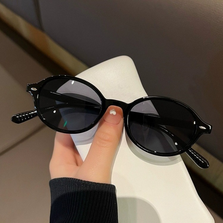 ネットセレブと同じスタイルの楕円形の小さなフレームメガネ、レトロでファッショナブルなべっ甲色の近視メガネ、無地のUVカットサングラス|undefined