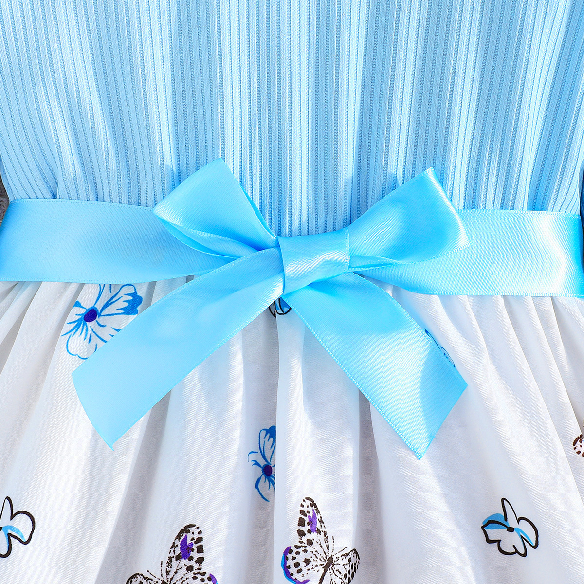 Abito bianco a fiori a maniche lunghe stile blu dolce_voghion.com