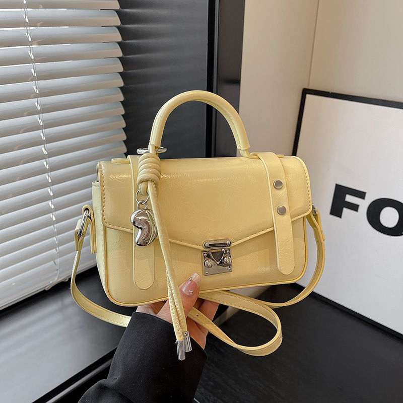 Commuting temperamento de verano popular bolso pequeño 2026 nuevo nicho de moda femenina diseño de hombro único bolso de tramo inclinado