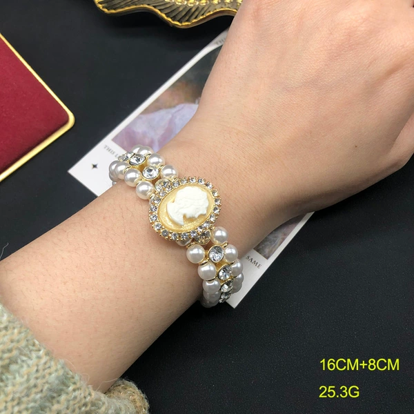N8-52 white and yellow bracelet