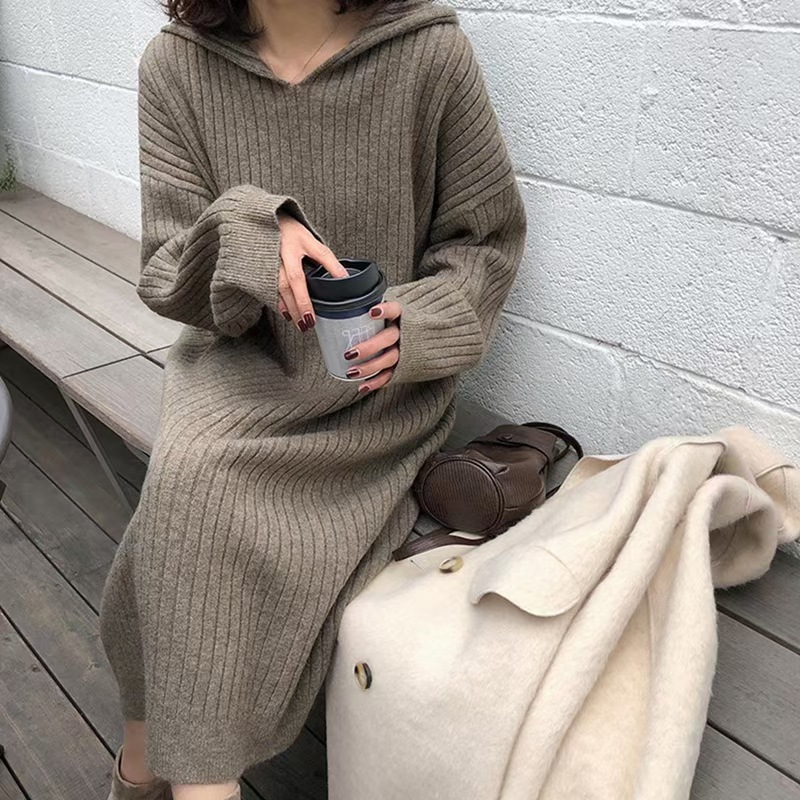 大码针织连衣裙女秋冬新款胖妹妹设计感小众遮肚子显瘦连帽毛衣裙