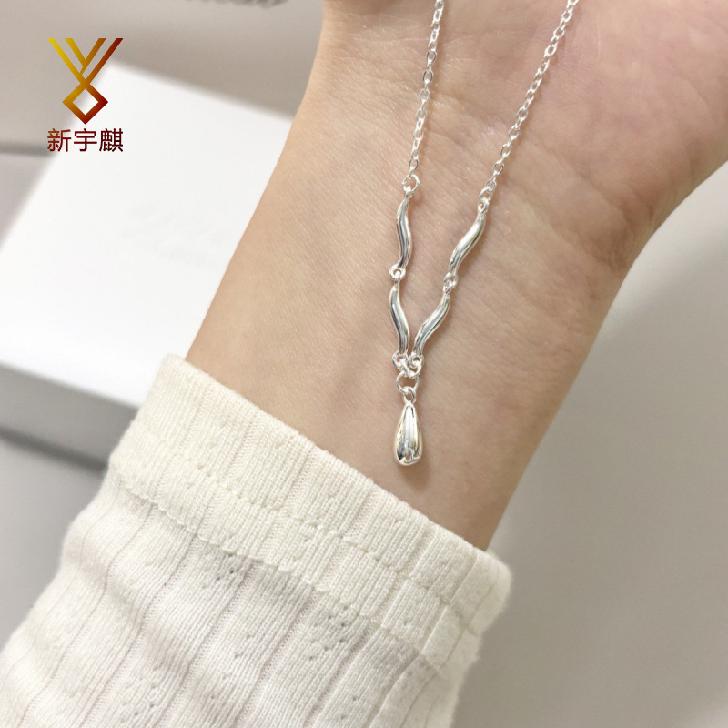 Korean Style Fresh Wave Water Drop Necklace for Women, Light Luxury Niche Design, High-End Clavicle Chain, Fashionable and Versatile Neck Chain Korean Style Fresh Wave Water Drop Necklace for Women, Light Luxury Niche Design, High-End Clavicle Chain, Fashionable and Versatile Neck Chain