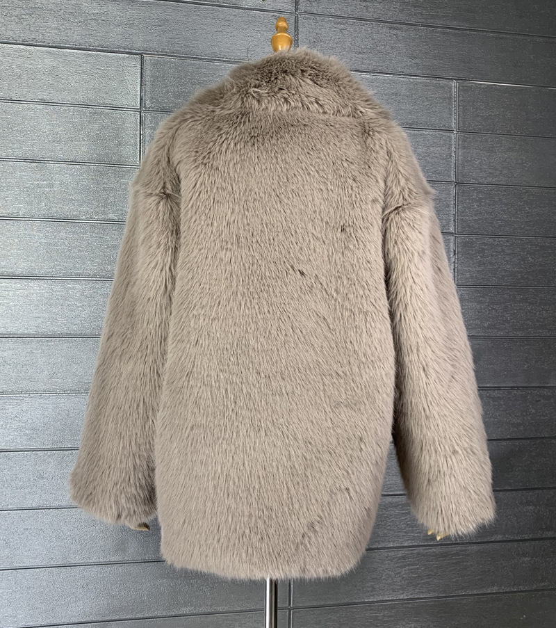 Dames imitatiebont jas met reverskraag halflang wintermodel_voghion.com