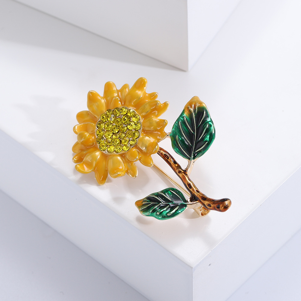 Japanese and Korean fashion elegant fresh sunflower brooch creative enamel plant clothing pin sweater cardigan accessories