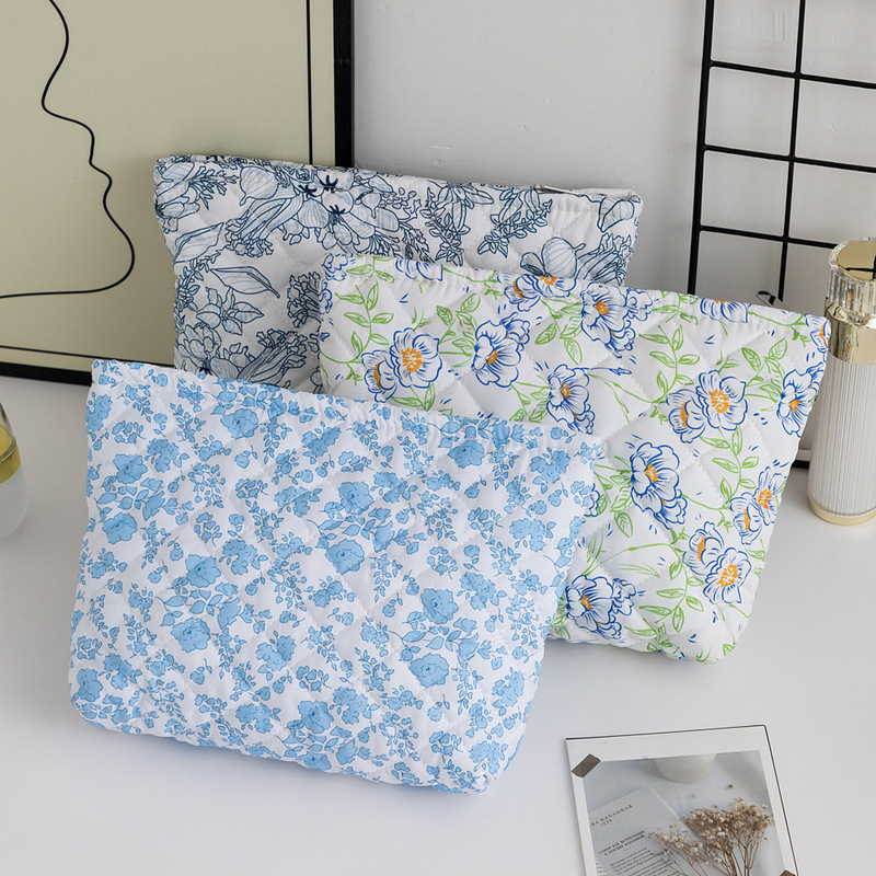 Floral Wash Bag Quilted Clutch Bag Inner Bag New Large Capacity Cosmetic Bag Lipstick Storage Bag Skin Care Bag Floral Wash Bag Quilted Clutch Bag Inner Bag New Large Capacity Cosmetic Bag Lipstick Storage Bag Skin Care Bag