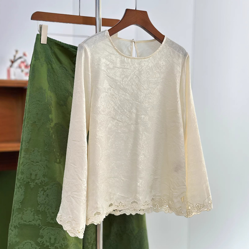 New Chinese-Style Round-Neck White Lace Embroidered Shirt with a Stylish Loose-Fitting Long-Sleeve Shimmering Brocade Base Layer Top New Chinese-Style Round-Neck White Lace Embroidered Shirt with a Stylish Loose-Fitting Long-Sleeve Shimmering Brocade Base Layer Top