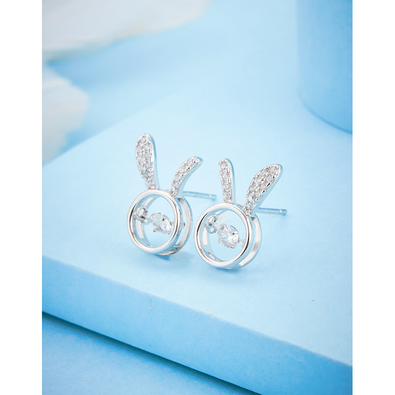 Pendientes de conejo de plata esterlina S925 diseño de nicho femenino sentido pequeño animal pequeño agujero de oreja incrustado de diamantes pendientes inteligentes pendientes