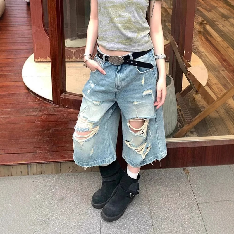 Plus-Size High Street American-Style Washed Distressed Jeans for Women, Summer Loose Fashionable Streetwear, Slightly Chubby Cropped Pants Trendy Plus-Size High Street American-Style Washed Distressed Jeans for Women, Summer Loose Fashionable Streetwear, Slightly Chubby Cropped Pants Trendy