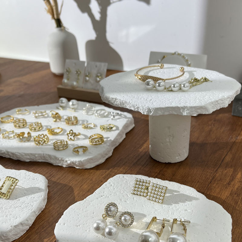 洞石膏不規則ジュエリー展示棚アクセサリー陳列パレットジュエリー陳列道具指輪イヤリングネックレス