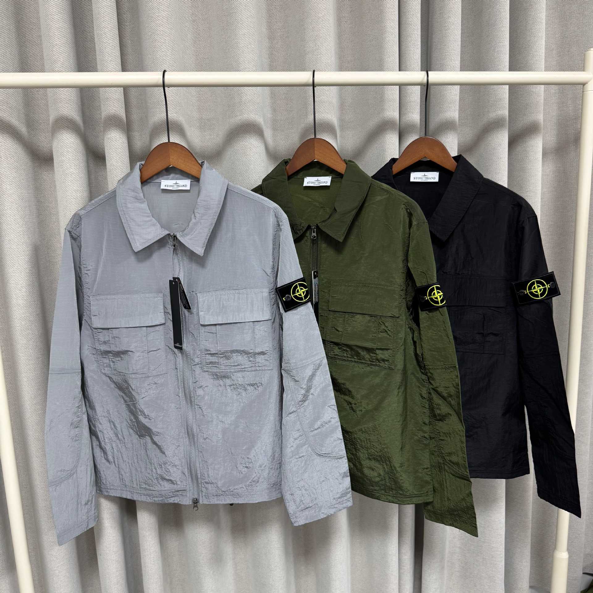 Solid color nylon metal jacket