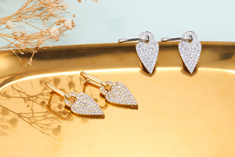 Copper Material Heart Pattern Fashion Heart Plating Copper Zircon Charm Sleeper Hoop Earrings Earrings