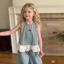女童牛仔套装夏季2025新款儿童洋气无袖上衣蕾丝拼接阔腿裤两件套