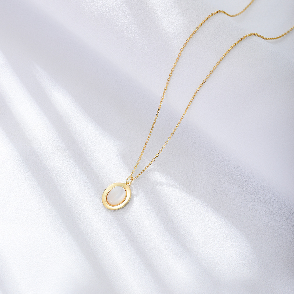 Collar de plata esterlina colgante de concha blanca natural ovalada retro europeo y americano, collar de moda de temperamento femenino simple