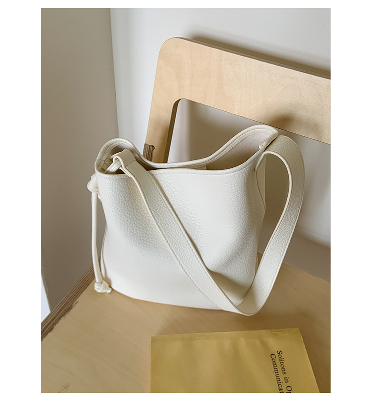 Fashionable and simple commuter small bag for women 2025 new summer versatile single-shoulder underarm bag, popular crossbody bucket bag undefined