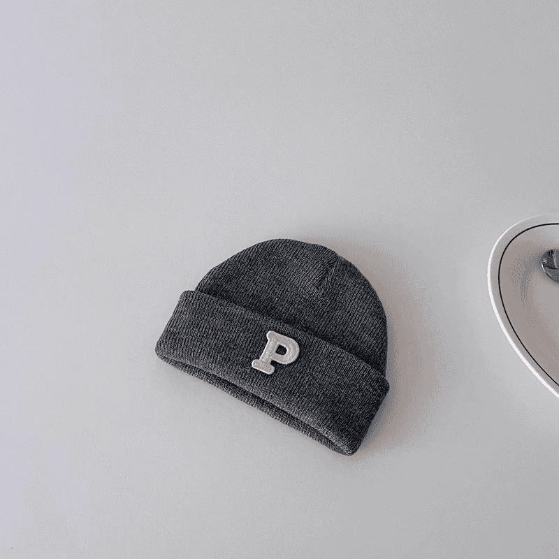 Letter P 니트 모자 - 그레이