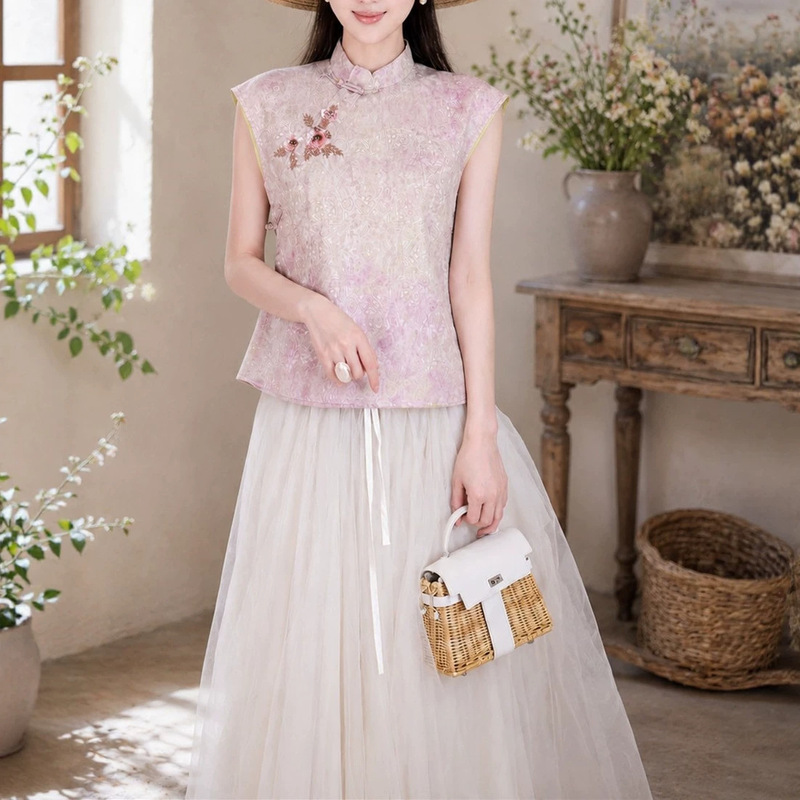 New Chinese-Style Classical Silk Jacquard with Delicate Embroidery, Elegant and Complexion-Enhancing Daily Wear Shirt New Chinese-Style Classical Silk Jacquard with Delicate Embroidery, Elegant and Complexion-Enhancing Daily Wear Shirt