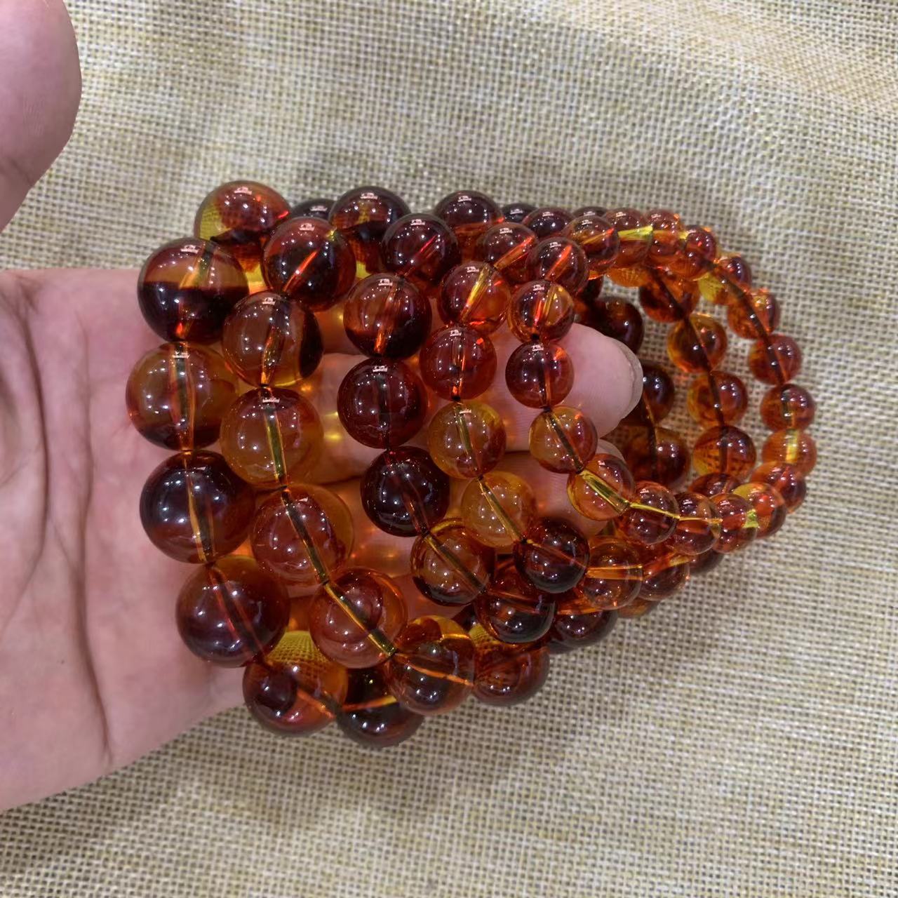 工厂批发血丝珀蜜蜡琥珀手串荧光浮盐水二代琥珀蜜蜡圆珠手链直播