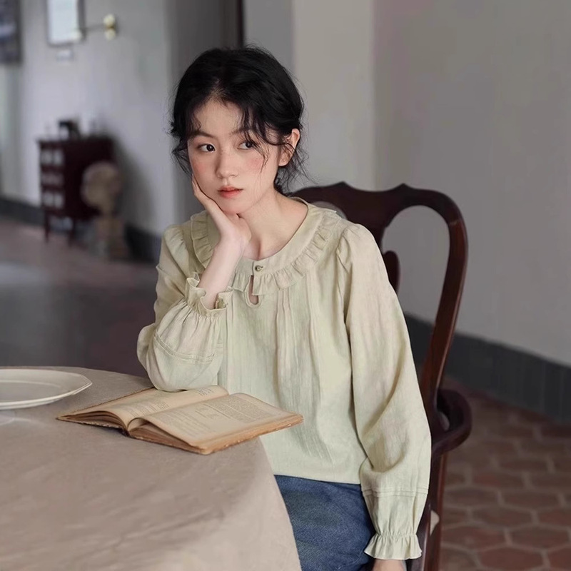French-Style Retro Fruit Green Ruffled Long-Sleeve Shirt for Women, Spring and Autumn 2025 New Lace Collar Unique Top