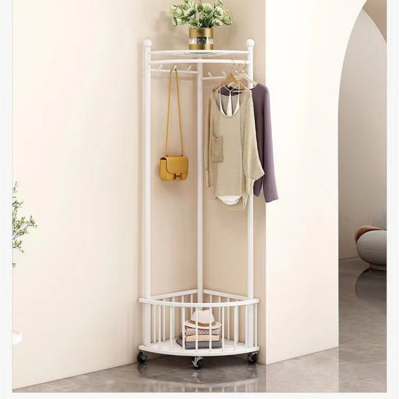 Белый - с корзиной внизу.