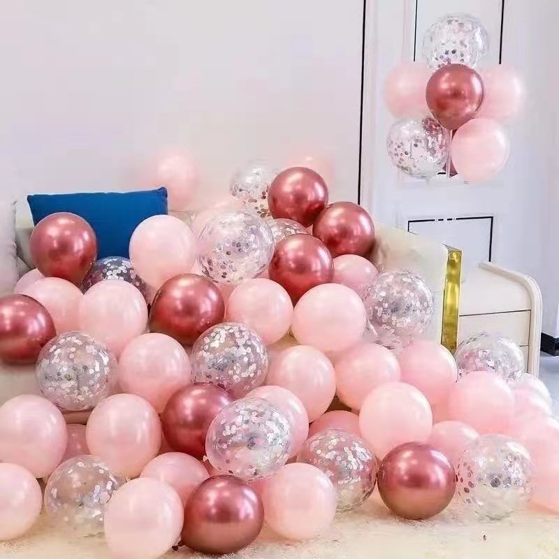 誕生日に風船を配置して結婚します。現場に風船を配置します。|undefined