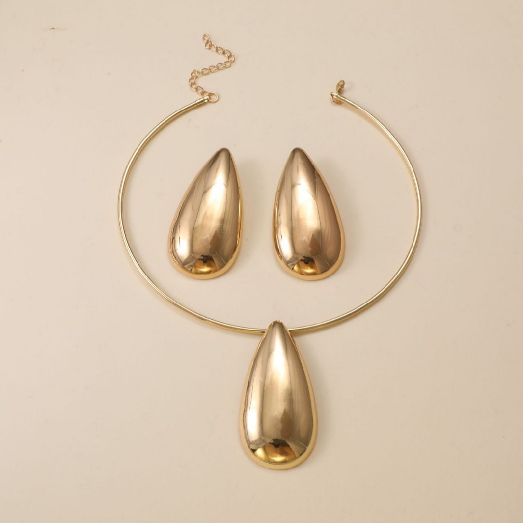 Europa y los Estados Unidos ventas calientes de viento frío oro gota colgante collar conjunto de pendientes de nicho diseño de moda