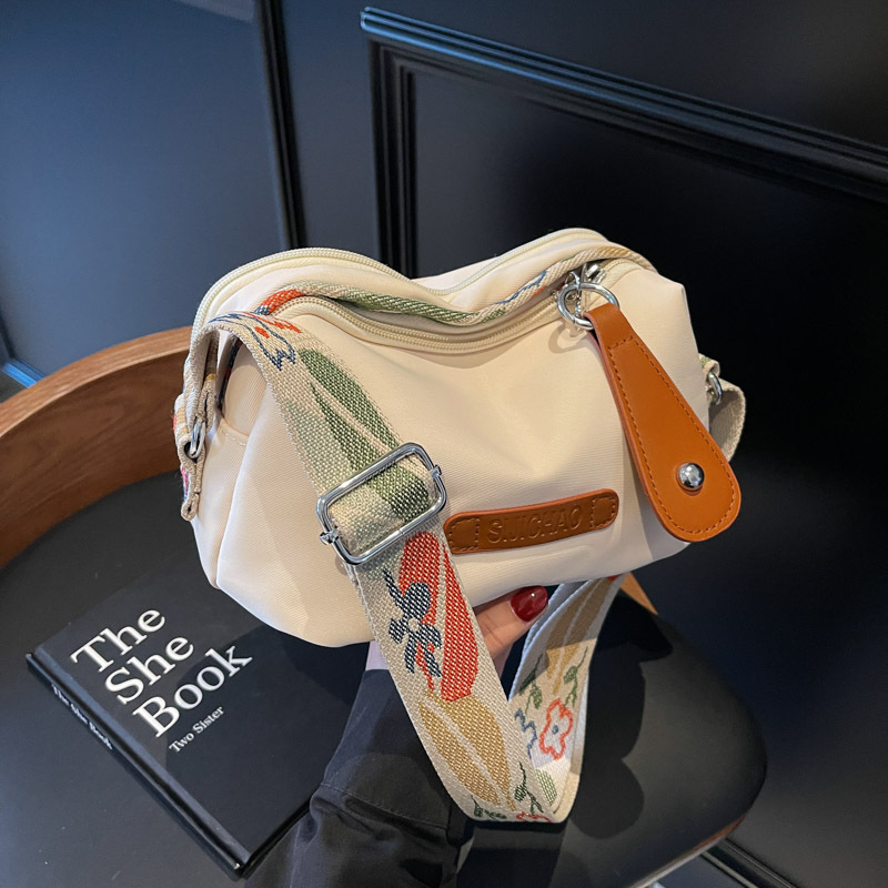 Cross-border 2025 New Shoulder Bag Niche Design Wide Shoulder Strap Crossbody Bag Popular Canvas Bag Simple Women Crossbody Bag Cross-border 2025 New Shoulder Bag Niche Design Wide Shoulder Strap Crossbody Bag Popular Canvas Bag Simple Women Crossbody Bag