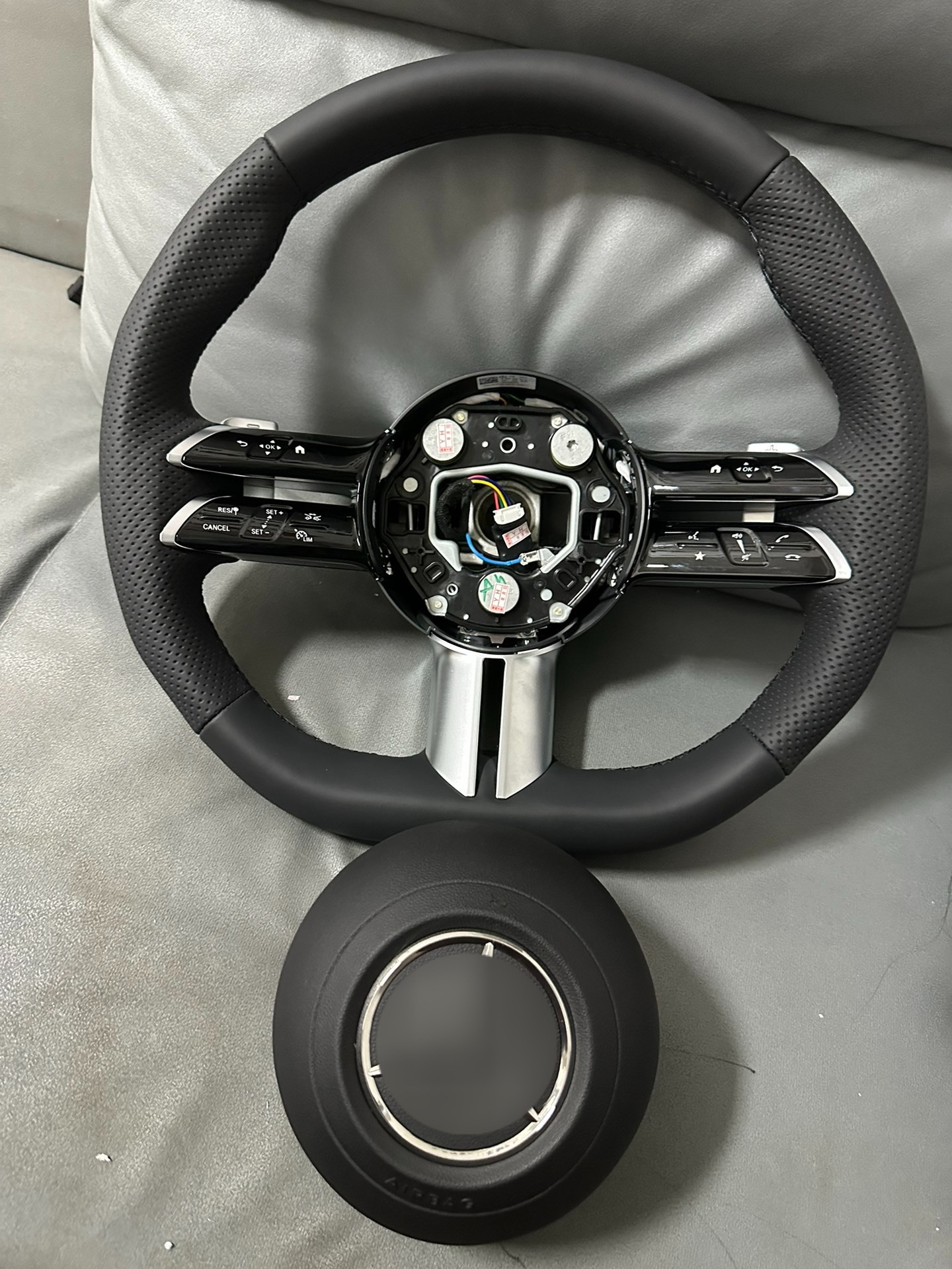 Custom modified new Mercedes-Benz E series steering wheel e260E300e53e350eL Dragonfly black genuine leather assembly