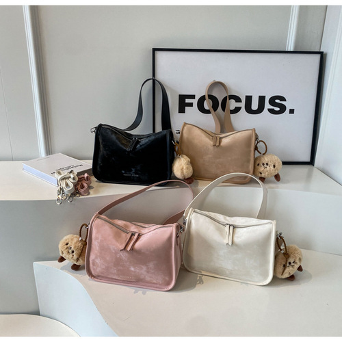 This year's popular bags for women 2024 new casual and versatile textured crossbody bag design commuter shoulder pillow bag