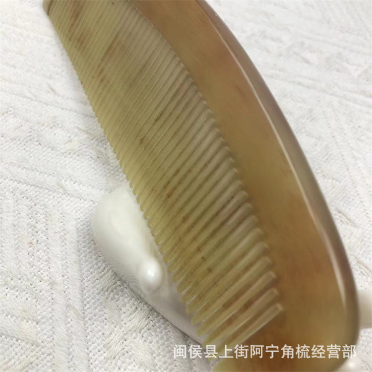 Natural Goat Horn Comb 18cm Wide Tooth Massage Comb for Scalp Meridian Care and Gua Sha specifications
