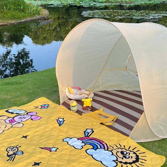 House camping tent equipment beach outdoor game one-button spring outing folding opening and closing children's rainproof portable sunscreen