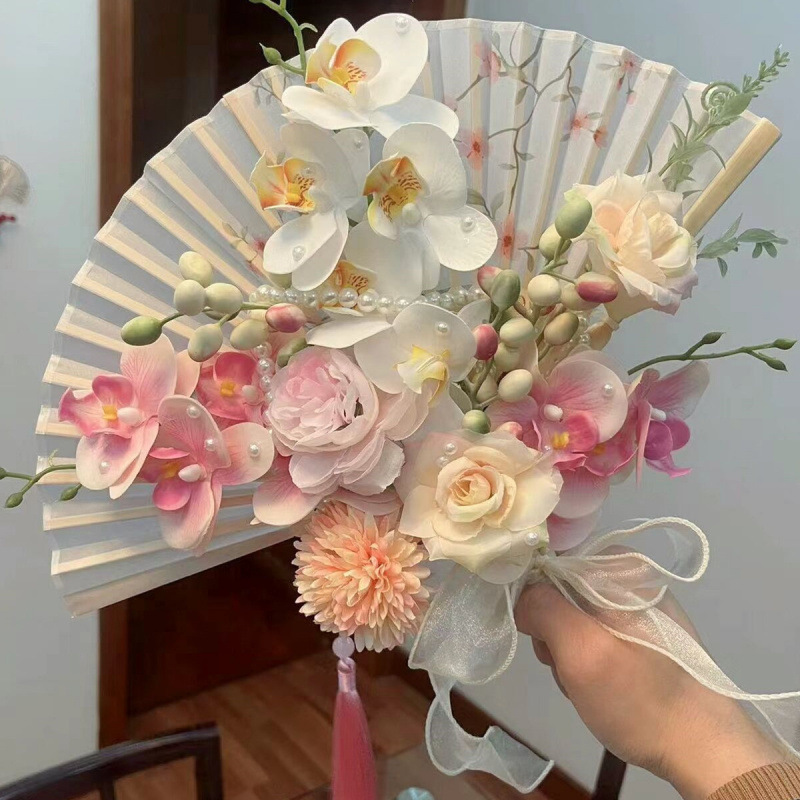 花束を持つ花嫁扇子、婚約証明書、朝のローブ、Xiuhe、新しい中国風の完成した扇子|undefined