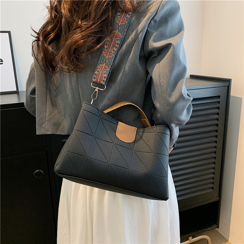 Bolso de mujer de estilo extranjero, bolso de mano de alto nivel, 2024 nuevo tipo de bolso de hombro pu, bolso de moda coreana, bolso de cinturón ancho, bolso de mano