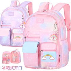 新しい小学生のカバンの女性の冷蔵庫が開けられて可愛いです。