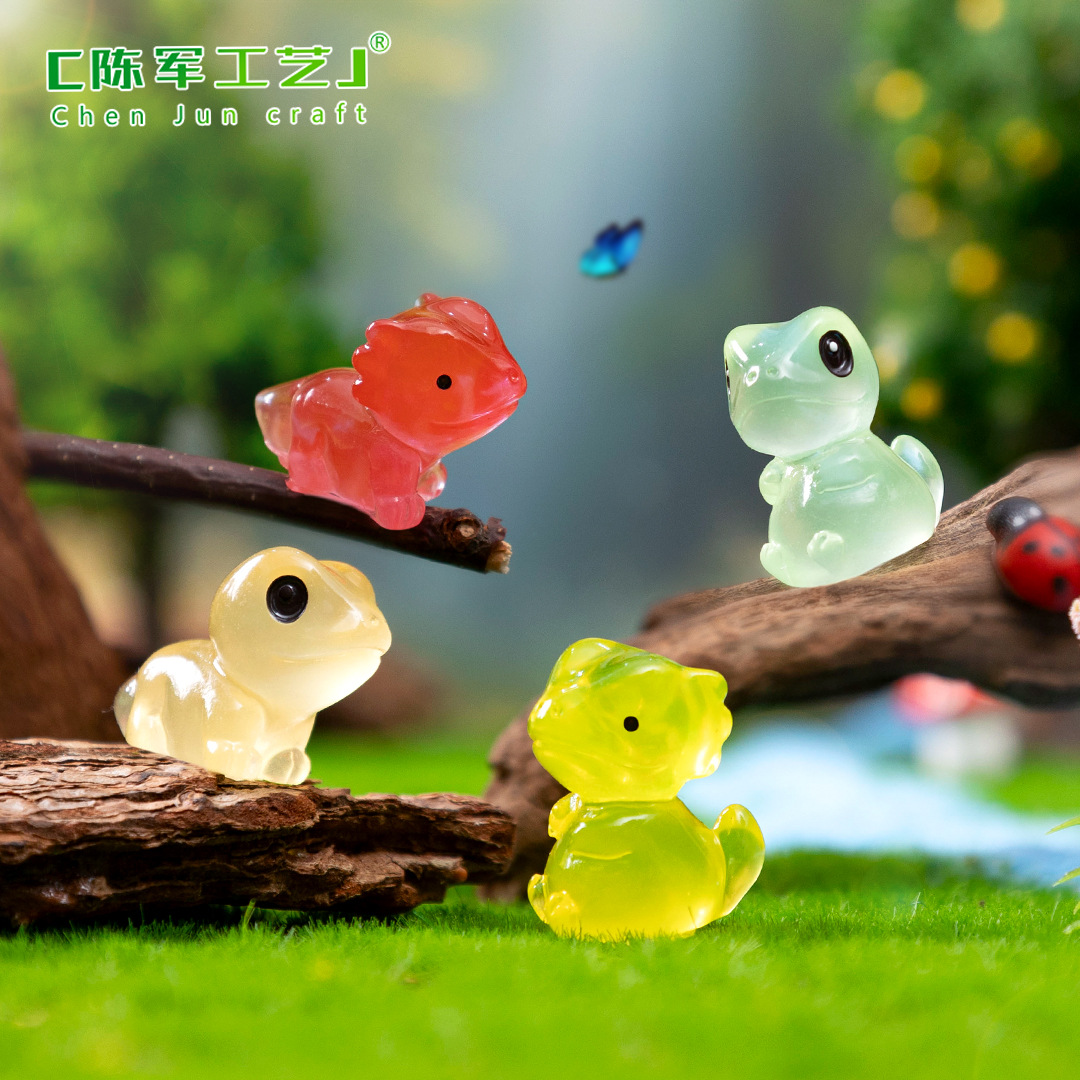 国境を越えた新商品の夜光はペットの大きさの目を守って宮の萌粒のコケの微景観のdiyの装飾品の部品の小さい置物を守ります。