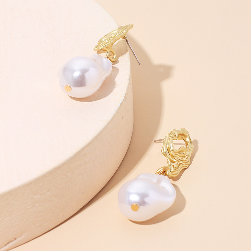 New Fashion Pearl Earrings display picture 7