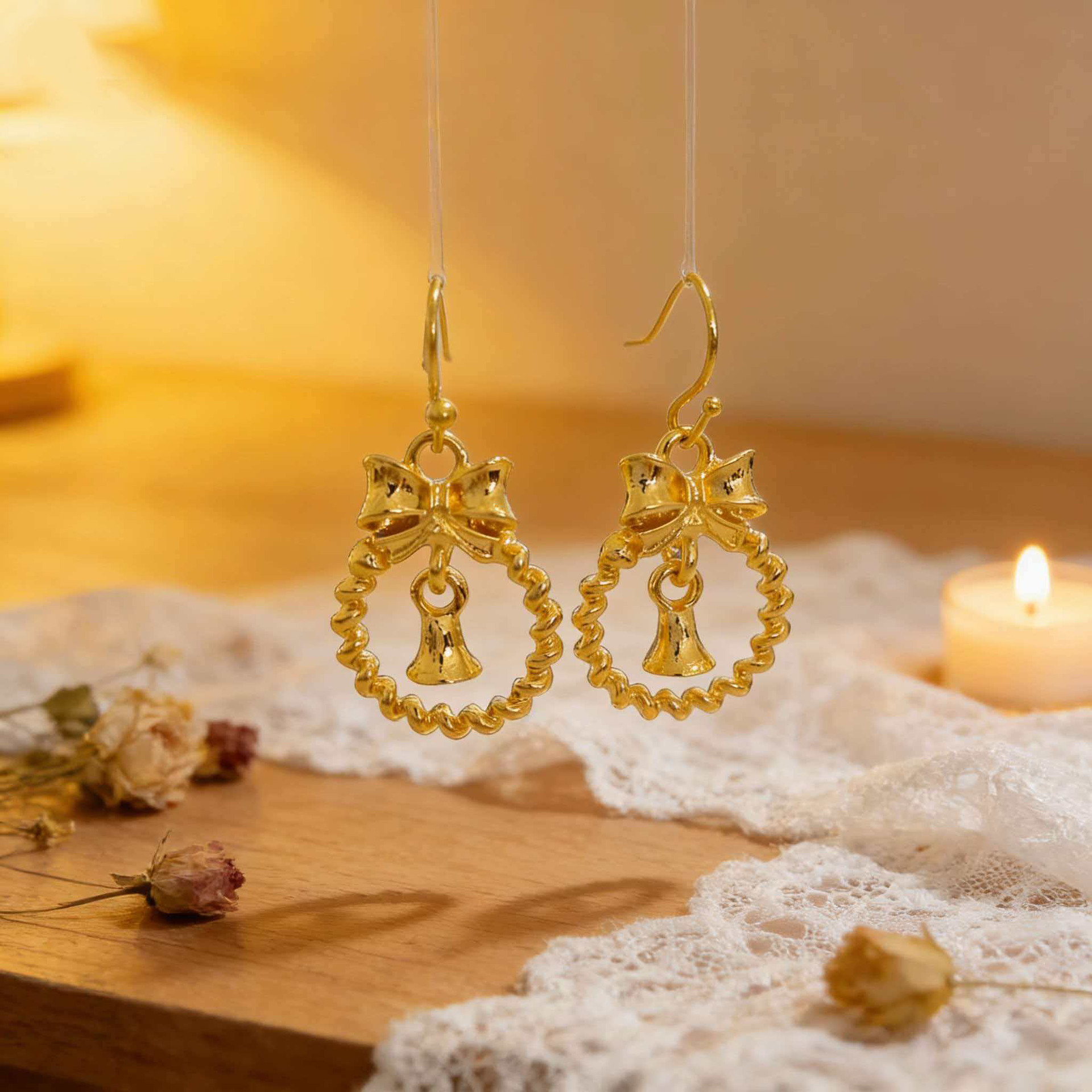 Princesa en fuga arco de oro campana pendientes ganchos de orejas dulces de alta calidad elegante temperamento orejas al por mayor