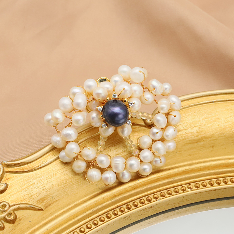 Retro de alta gama de perlas naturales hechas a mano flor broche simple natural hecho a mano de lujo pin accesorios de mujer