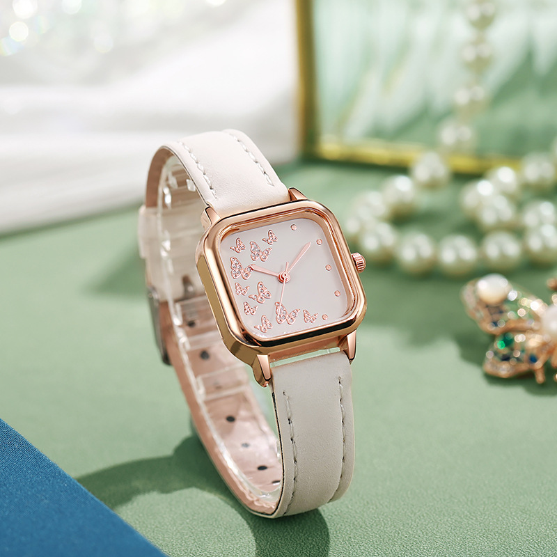 Nuevo 2024 pequeño estilo princesa de fantasía esfera de mariposa vivaz estilo europeo reloj de mujer de estudiante de alto valor al por mayor