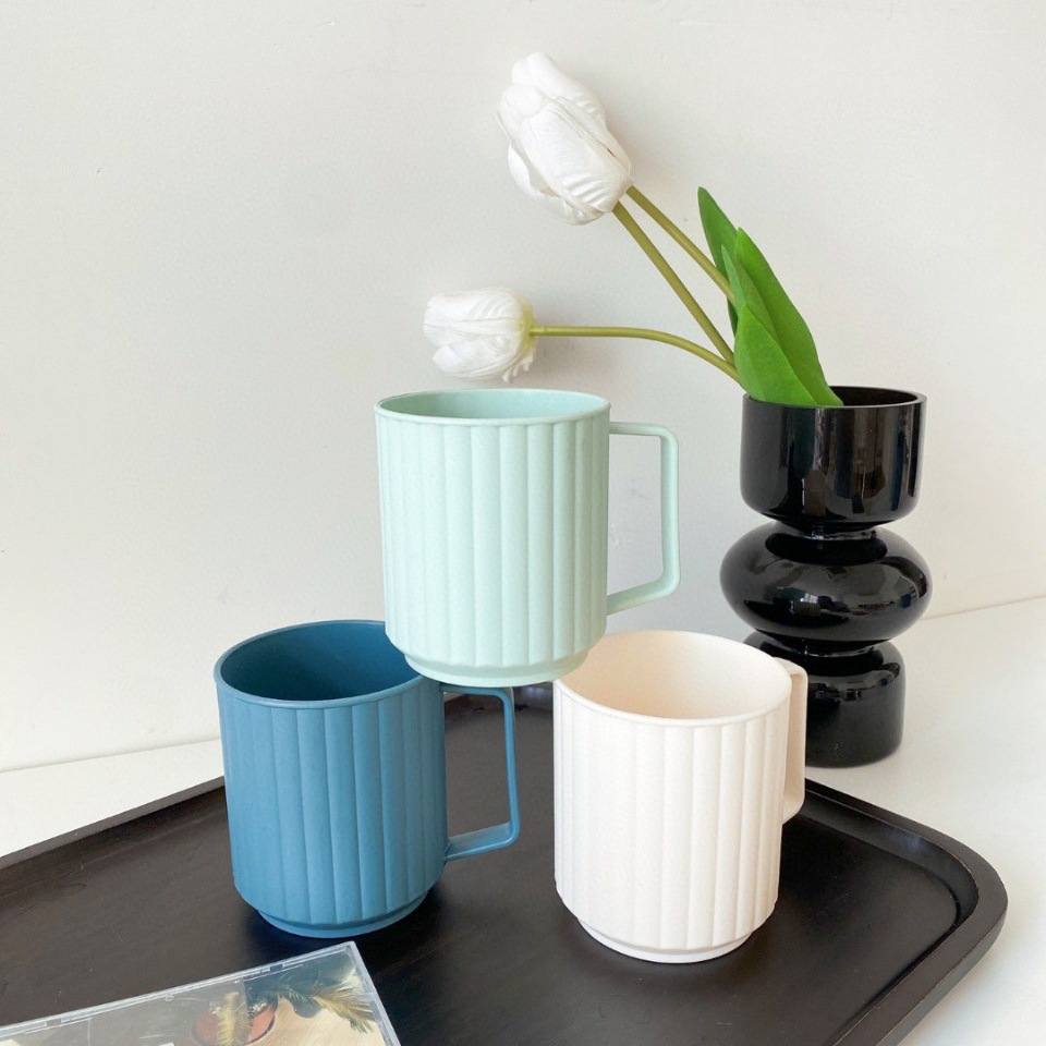Couple's travel toothbrush holder, portable mouthwash cup, student dormitory simple toothbrush cup, home bathroom striped toothbrush cup, wholesale