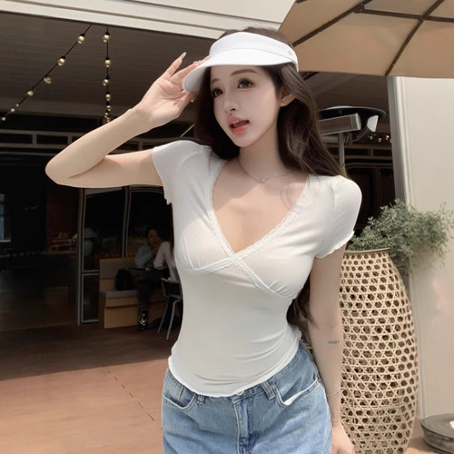 Ins petite sexy V-neck lace edge leopard print slim fit short-sleeve T-shirt for women summer spicy girl pure desire short top women's T fashion