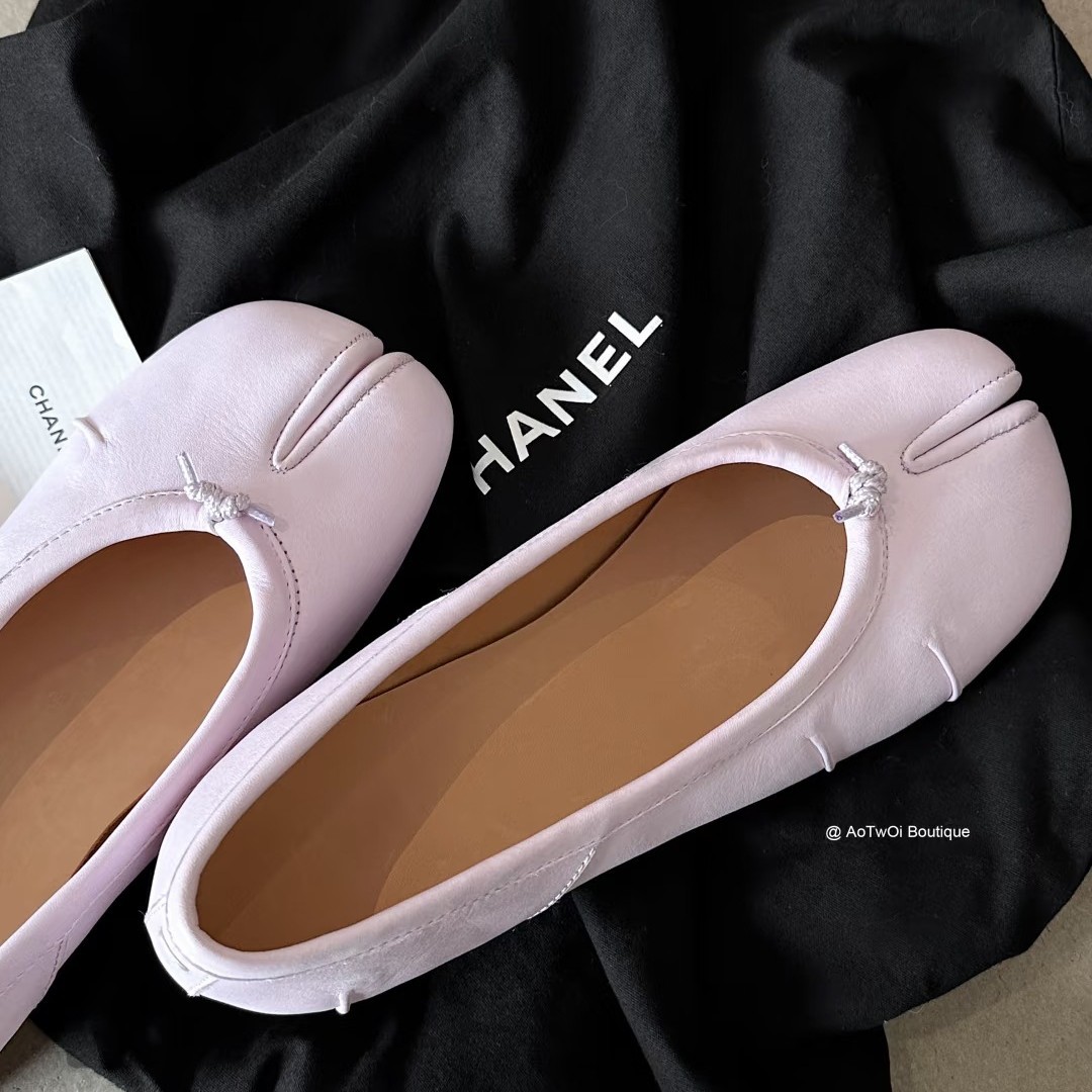 Pleated Split-Toe Shoes for Women 2025 Spring New Style Pig Trotters Retro Ballet Shoes One-Leg Shallow Mouth Versatile Mid-Heeled Shoes