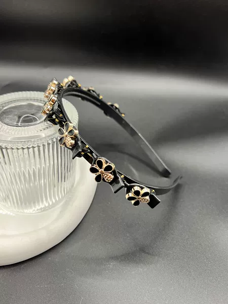 Black headband flower-shaped