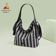 �����������Ů����ƷˮͰ�����������e�ٴ�μ�б�����