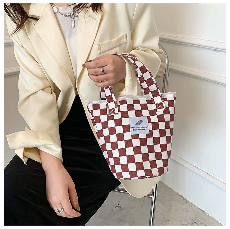 A fashionable new Japanese and Korean chic black and white checkered canvas bag, a large-capacity single-shoulder bag for women, and a simple student handbag undefined