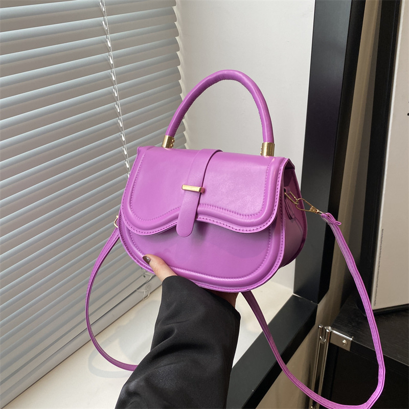 Bolso de silla de color caramelo para mujeres 2024 verano nuevo estilo estilo estilo estilo extranjero bolso de hombro simple bolso de estilo coreano