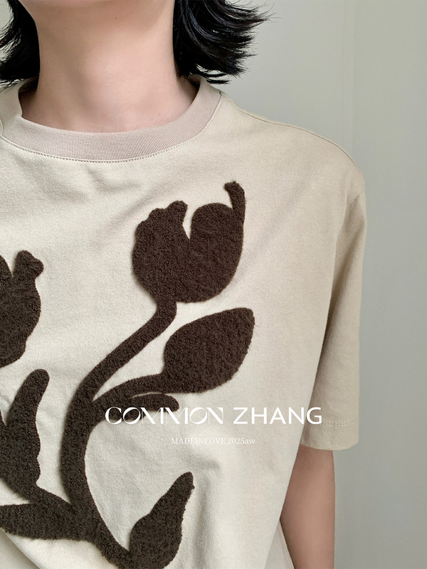 CZ ZHANG秋学院风撞色植绒花朵正肩T恤女宽松休闲百搭打底 B30193|undefined